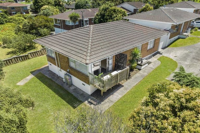 Photo of property in 3/9 Roberts Avenue, Bayswater, Auckland, 0622