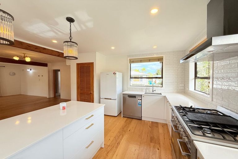 Photo of property in 12 Sherrybrooke Place, Sunnyvale, Auckland, 0612