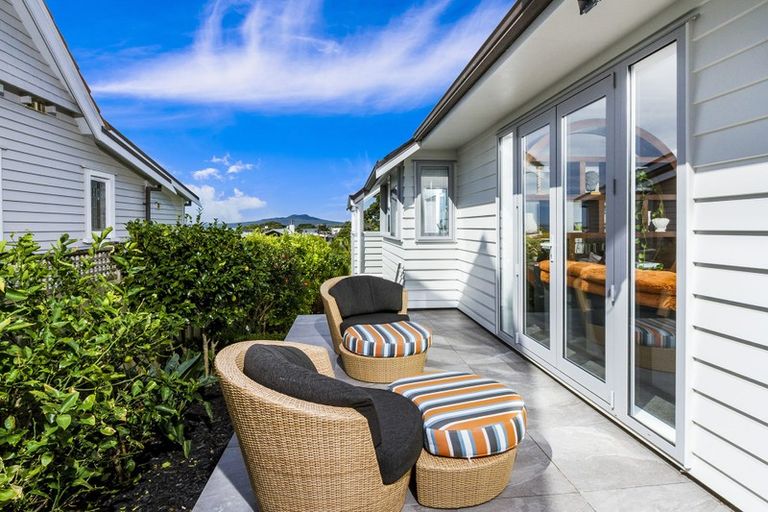 Photo of property in 17 Ocean View Road, Milford, Auckland, 0620