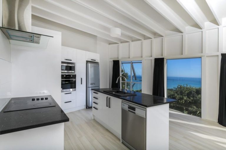 Photo of property in 40 Waitea Road, Muriwai, Waimauku, 0881