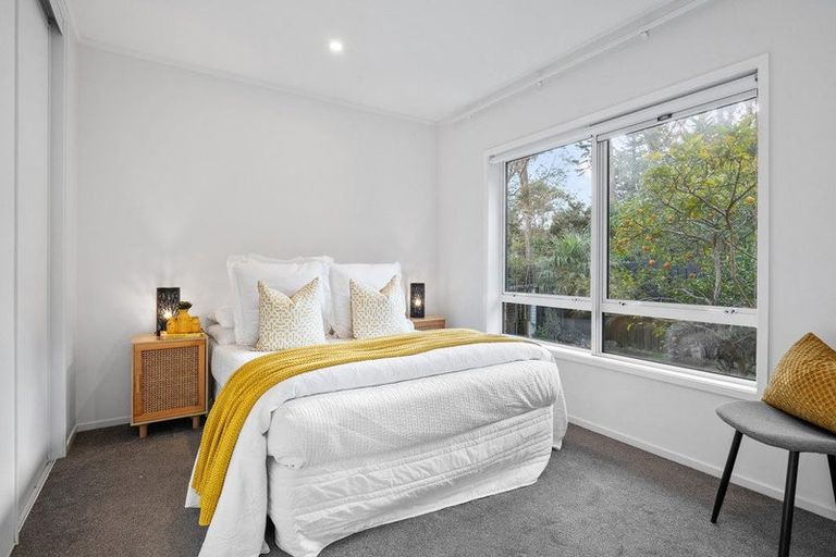 Photo of property in 1/28a Ravenwood Drive, Forrest Hill, Auckland, 0620