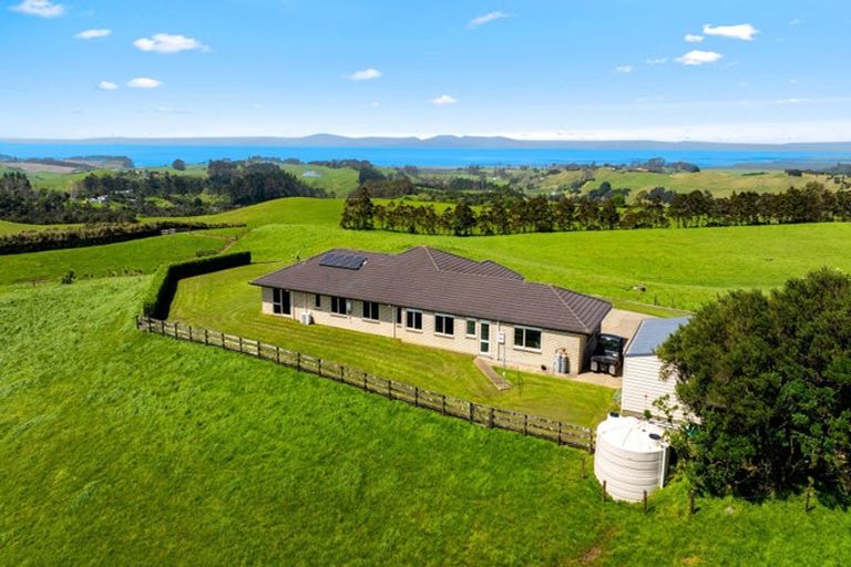 Photo of property in 107 Fuller Road, South Head, Helensville, 0874