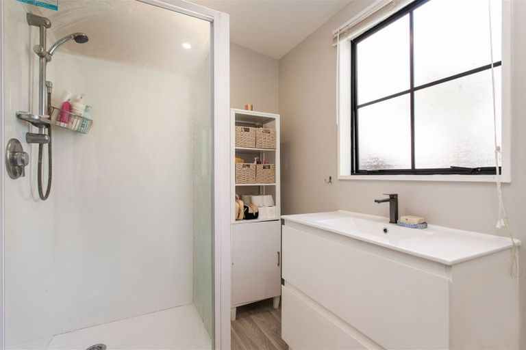 Photo of property in 2/49a Main Road, Redcliffs, Christchurch, 8081