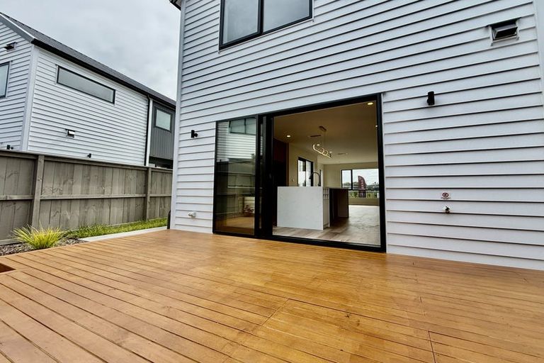 Photo of property in 140 Vintry Drive, Kumeu, 0810