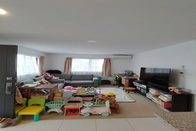 Photo of property in 12 Liam Place, Half Moon Bay, Auckland, 2012