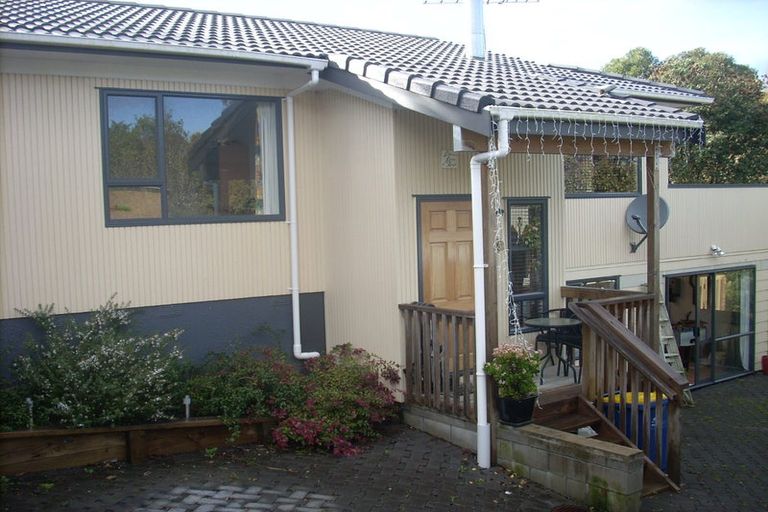 Photo of property in 2/6 Topliss Drive, Northcross, Auckland, 0632