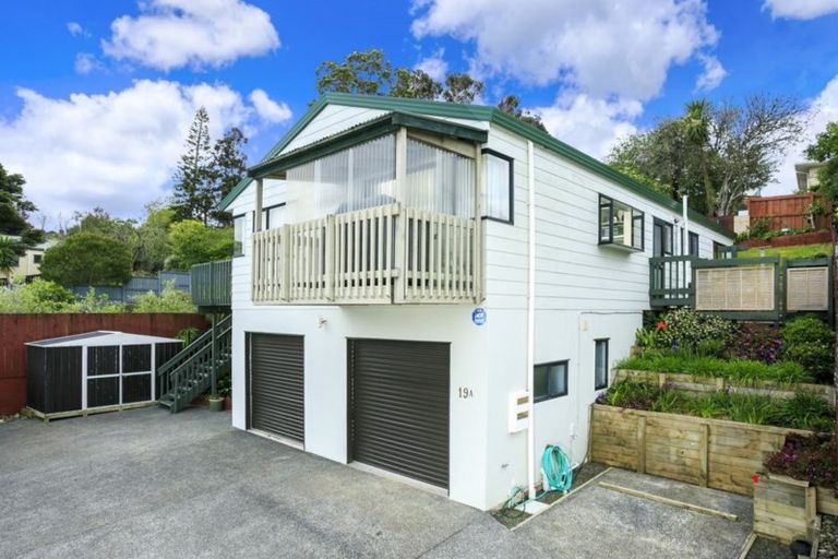 Photo of property in 2/19 Sapphire Place, Bayview, Auckland, 0629