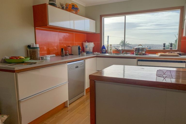 Photo of property in 2/4 Coronation Road, Glenfield, Auckland, 0627