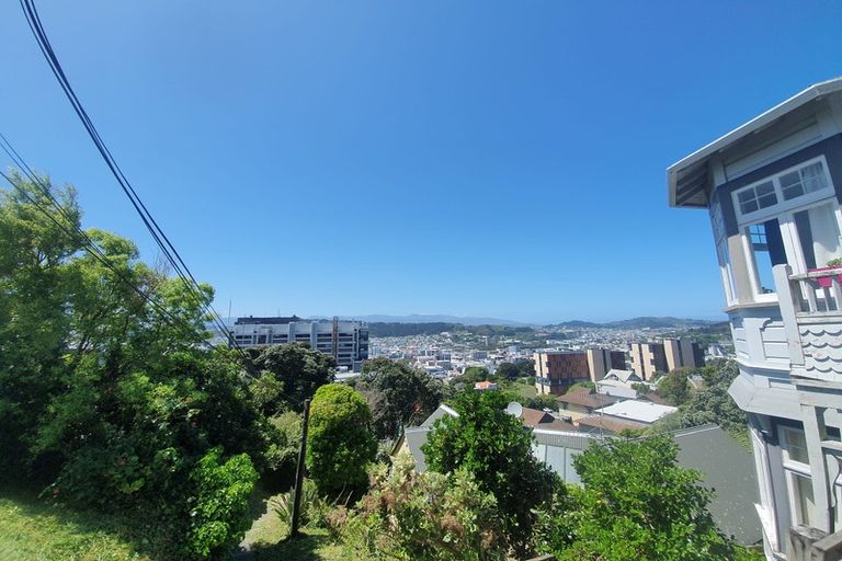 Photo of property in 76a Kelburn Parade, Kelburn, Wellington, 6012