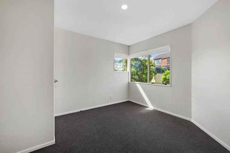 Photo of property in 27 Calypso Way, Unsworth Heights, Auckland, 0632