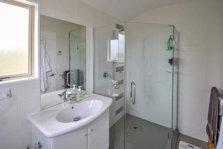 Photo of property in 57 Kittiwake Drive, Schnapper Rock, Auckland, 0632