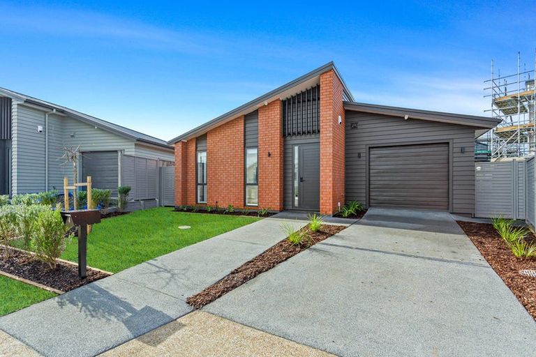Photo of property in 28 Port Way, Rosehill, Papakura, 2113