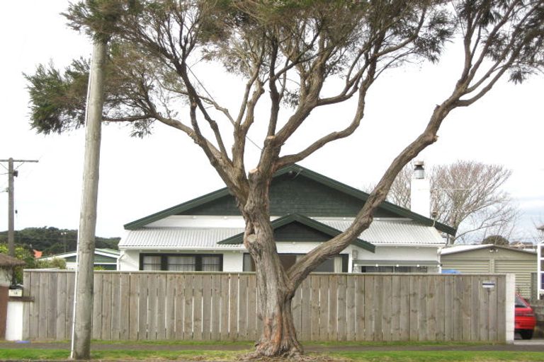 Photo of property in 3 French Street, Moturoa, New Plymouth, 4310