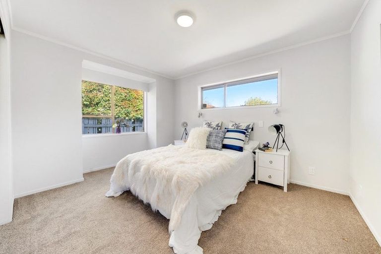 Photo of property in 1/7 Cezanne Place, New Lynn, Auckland, 0600