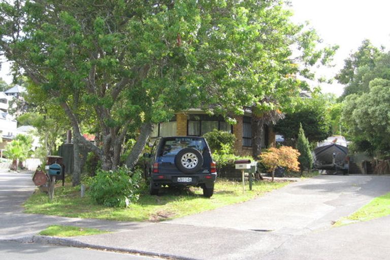 Photo of property in 41 Palliser Lane, Browns Bay, Auckland, 0632