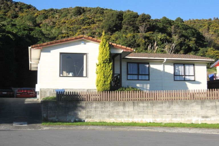 Photo of property in 8 Takanini Grove, Stokes Valley, Lower Hutt, 5019