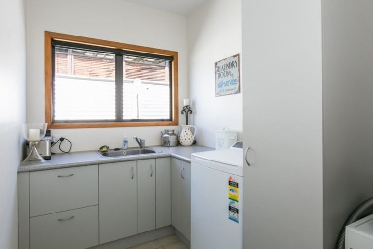 Photo of property in 54 Hikanui Drive, Havelock North, 4130