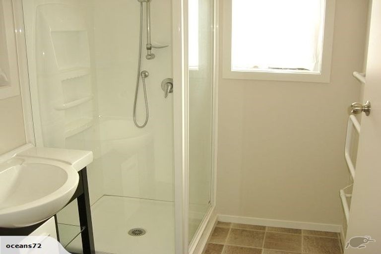 Photo of property in 1/9-11 Masterton Road, Rothesay Bay, Auckland, 0630