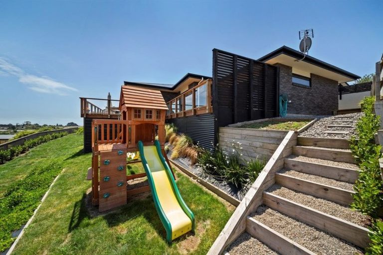 Photo of property in 5a Tupuhi Place, Highlands Park, New Plymouth, 4312