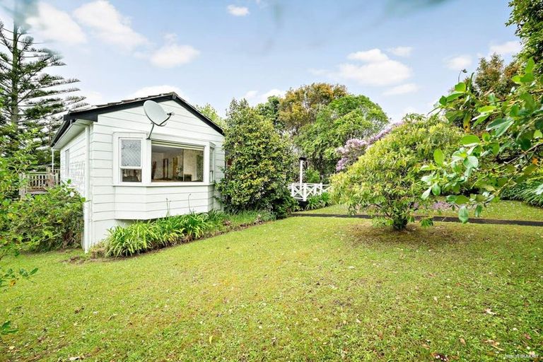 Photo of property in 147 Weatherly Road, Torbay, Auckland, 0630