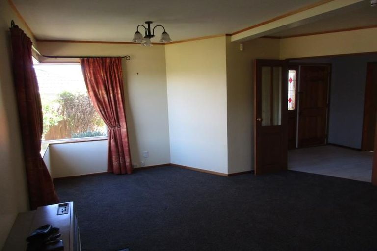 Photo of property in 25 Molyneux Close, Whitby, Porirua, 5024