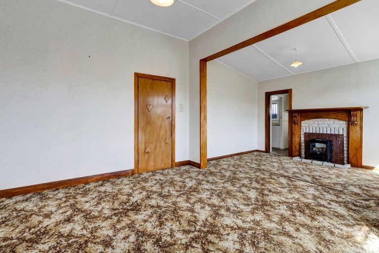 Photo of property in 35 Cracroft Street, Waitara, 4320