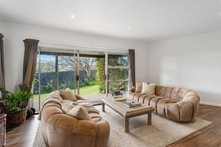 Photo of property in 820 Whangaparaoa Road, Manly, Whangaparaoa, 0930
