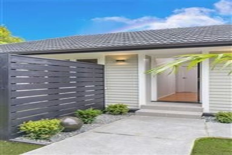 Photo of property in 10 Devon Street, Te Atatu South, Auckland, 0610