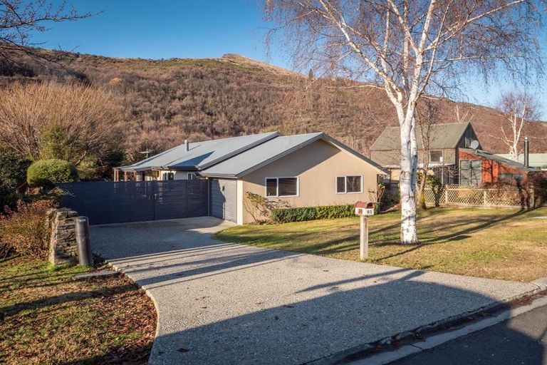 Photo of property in 81 Devon Street, Arrowtown, 9302
