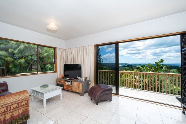 Photo of property in 1069 Scenic Drive North, Swanson, Auckland, 0816
