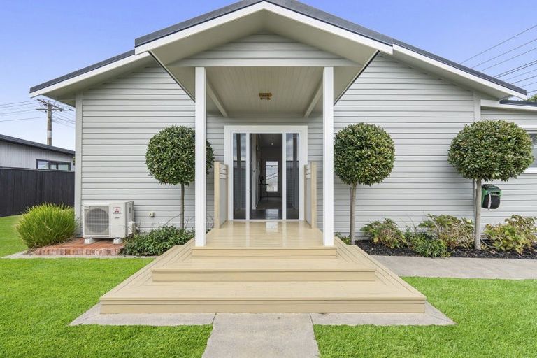 Photo of property in 1 Rainsford Street, Moturoa, New Plymouth, 4310