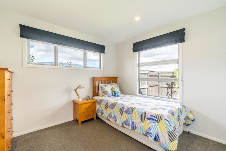 Photo of property in 77 Sunstone Crescent, Timberlea, Upper Hutt, 5018