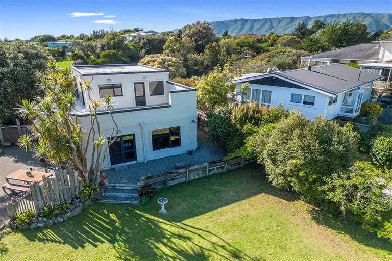 Photo of property in 4 Flaxmere Street, Waikanae Beach, Waikanae, 5036