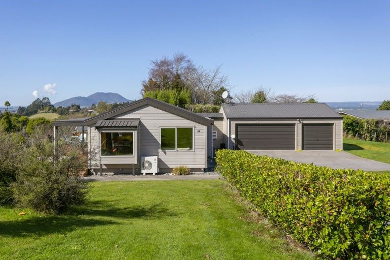 Photo of property in 18 Glen Mohr, Acacia Bay, Taupo, 3385