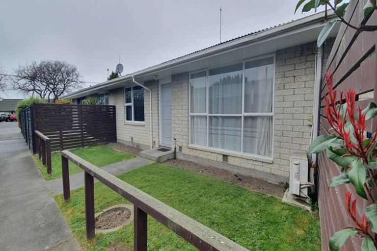 Photo of property in 2/78 Middlepark Road, Sockburn, Christchurch, 8042