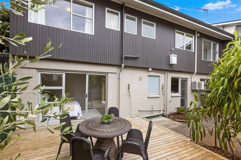 Photo of property in 2/50a Taharoto Road, Takapuna, Auckland, 0622
