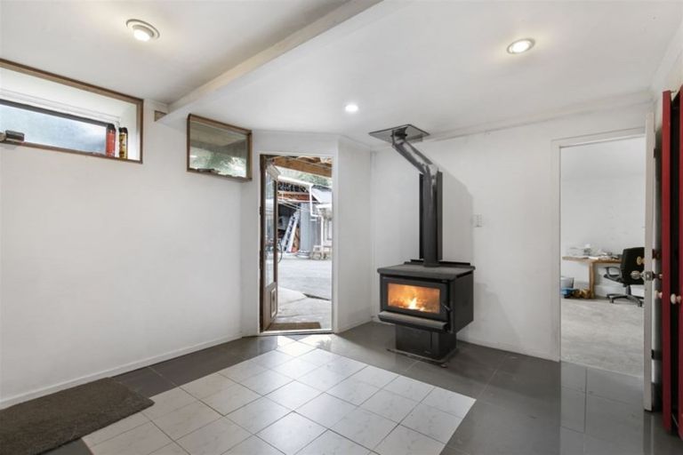 Photo of property in 28 St Catherine Crescent, West Harbour, Auckland, 0618