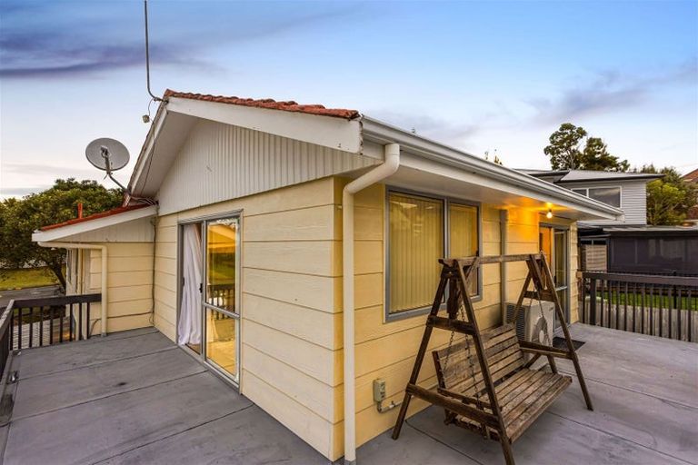 Photo of property in 8 Sari Place, Massey, Auckland, 0614