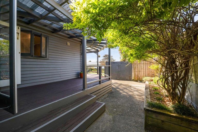 Photo of property in 263 Huatoki Street, Upper Vogeltown, New Plymouth, 4310