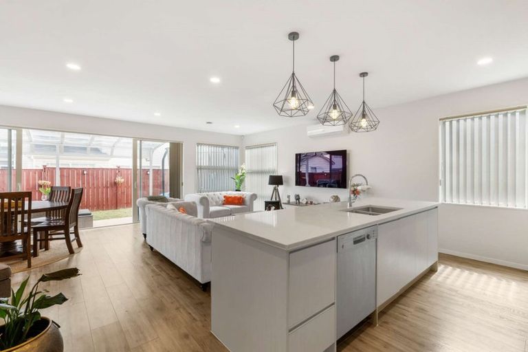 Photo of property in 14 Gum Spear Road, Takanini, 2112