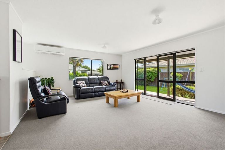 Photo of property in 6 Alan Styles Place, Greenmeadows, Napier, 4112