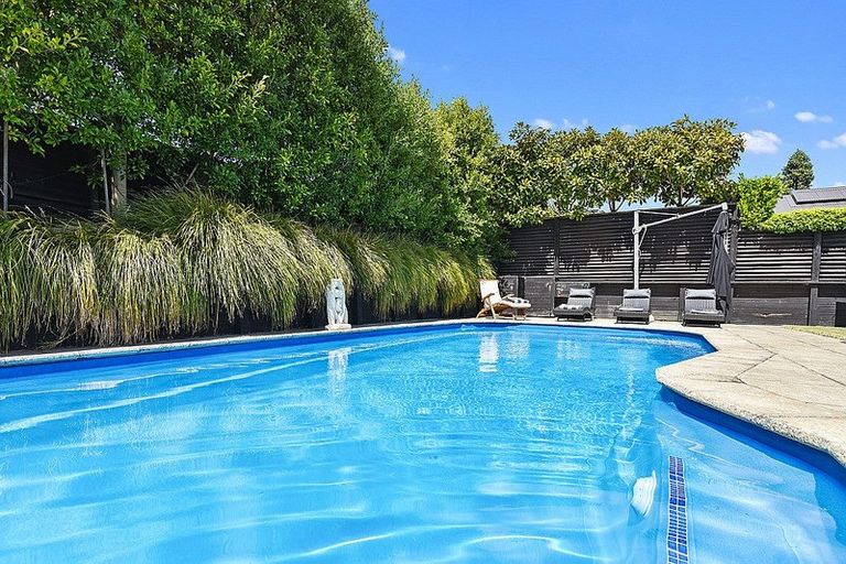 Photo of property in 27 Tizard Road, Birkenhead, Auckland, 0626