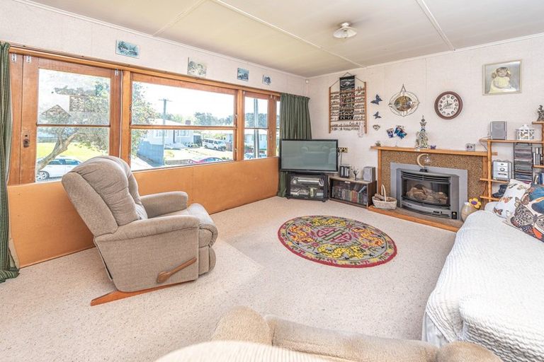 Photo of property in 4 Glenn Street, Castlecliff, Whanganui, 4501