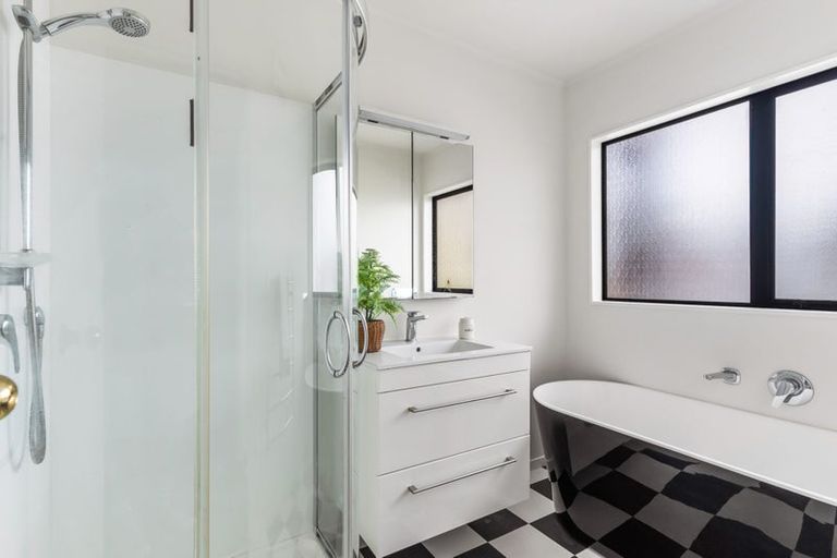 Photo of property in 1/62 Simmental Crescent, Somerville, Auckland, 2014