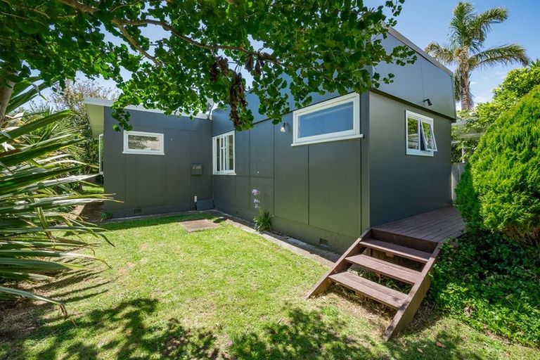 Photo of property in 3 Moa Road, Raumati Beach, Paraparaumu, 5032