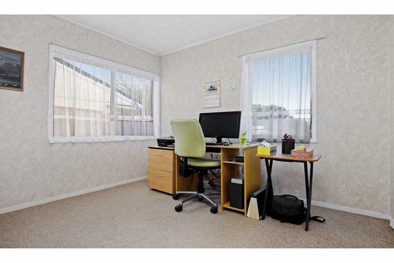 Photo of property in 11 Lina Place, Waiuku, 2123