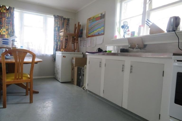 Photo of property in 92 Kowhai Street, Naenae, Lower Hutt, 5011