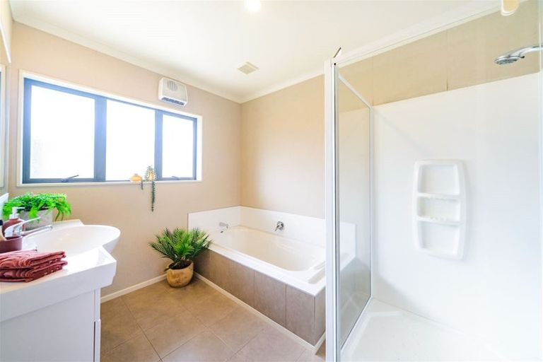 Photo of property in 2 Varsity Heights, Fitzherbert, Palmerston North, 4410