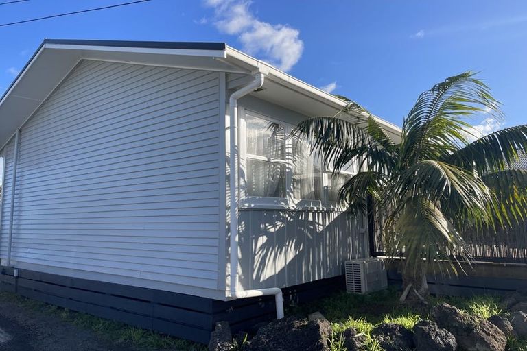 Photo of property in 94 Royal Road, Massey, Auckland, 0614