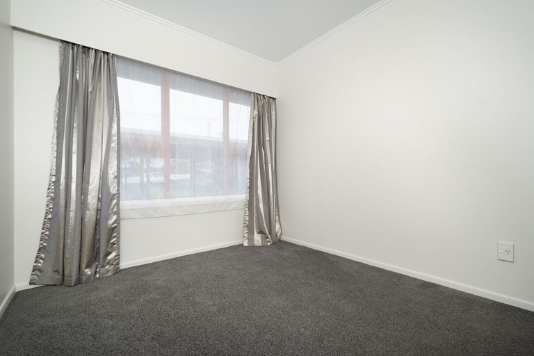 Photo of property in 4 Ayrton Street, Te Atatu South, Auckland, 0610